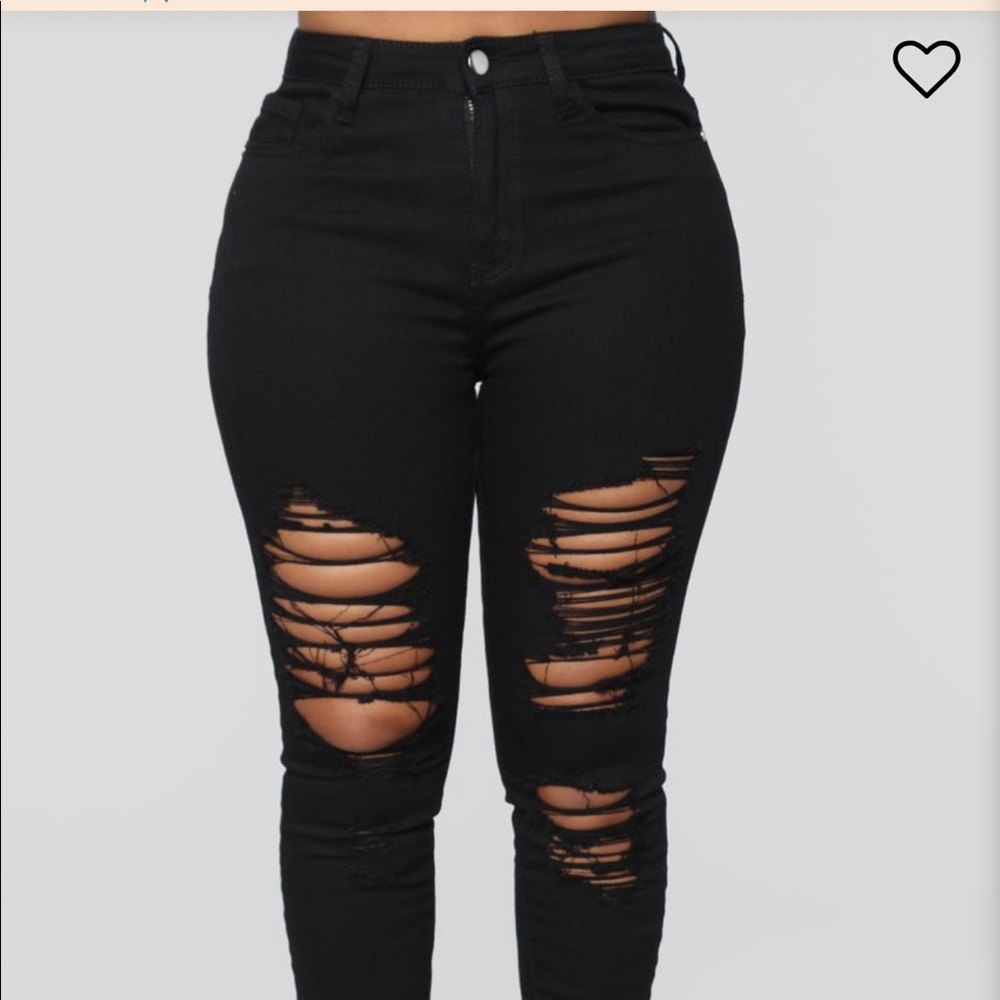 BNWT FASHION NOVA BLACK RIPPED JEANS - SIZE 9